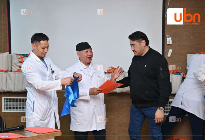 Хүний гавьяат эмч С.Отгонгэрэлийн санаачилгаар “Шунхлай“ групп ивээн тэтгэж  21 аймгийн эмнэлгүүдэд ясны мэс заслын багаж хандивлав