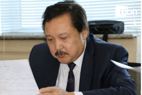 ШУУРХАЙ: Эмийн үйлдвэрийн газрын асуудлаар Х.Нямбаатартай ШҮҮХДЭЛЦСЭН Ардын эмч Ж.Хатанбаатарыг баривчлахаар АТГ-ын алба хаагчид ажиллаж байна
