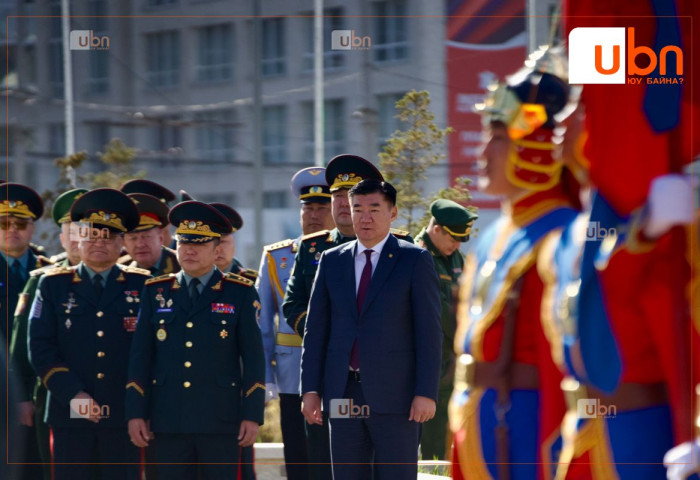 Монгол-Оросын найрамдалт харилцааны нотолгоо болсон “Монгол ард” Эскадрилийн хөшөөнд цэцэг өргөлөө