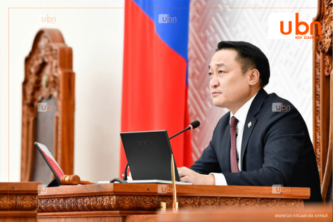 Д.Амарбаясгалан: Манай олон сонгогдсон гишүүд танхимд тогтвортой суухгүй, хаашаа гүйлдээд байна вэ