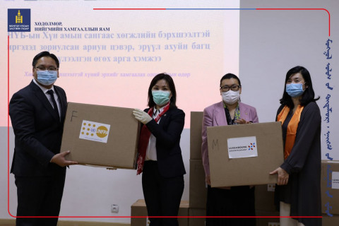 Хөгжлийн бэрхшээлтэй иргэдэд зориулсан ариун цэвэр, эрүүл ахуйн багцуудыг ХНХЯ-нд хүлээлгэн өглөө