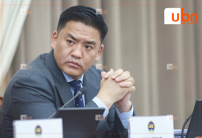 Г.Очирбат: Сэргээгдэх эрчим хүчийг айл өрхүүдэд нэвтрүүлье гэхээр гаднаас зээл авъя гээд эсэргүүцээд байгаа Б.Чойжилсүрэн сайдыг эрх ашиг нь зөрчигдөх гээд байгаа юм байна гэж харлаа