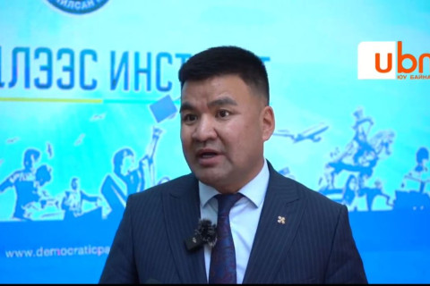 ШУУД: Төв аймгийн Засаг дарга Л.Төмөрчөдөрөөс АН-ын Үндсэн дүрмийн өөрчлөлтийн төслийн талаар тодруулж байна