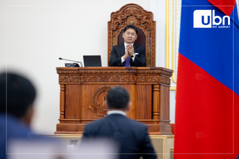 Ерөнхийлөгч У.Хүрэлсүх итгэл үзүүлэх эсэхийг шийдэх чуулганы хуралдаанд оролцох уу
