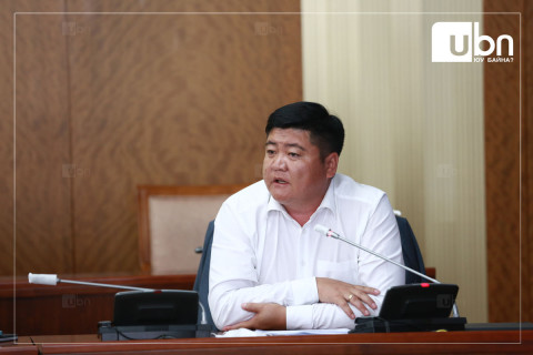Ц.Сандаг-Очир: Сайд нар засгийнхаа ажилд анхаарал хандуулж явсаар парламентынхаа нэр хүндийг шалаар унагасан шүү
