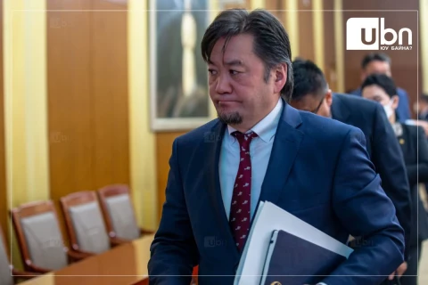 “Монголбанкны Ерөнхийлөгч хаачсан бэ, ирэхээ больсон байна. Хэнийг дуурайгаад байгаа юм бэ“