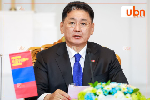 Ерөнхийлөгч У.Хүрэлсүх төрийн албан хаагчдад мэндчилгээ дэвшүүллээ