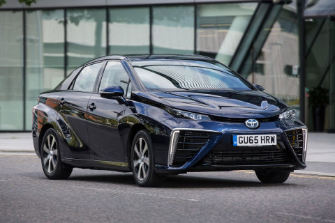 “Toyota Motor” устөрөгчийн хөдөлгүүрт автомашинаа худалдаж эхэлжээ