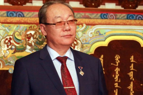 Д.Өлзийбаатар: Баримтаа зараад мөнгө хүүдийлж суугаагүй