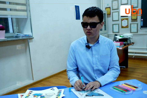 СУРВАЛЖИЛГА: Уул, үүл ямар өнгөтэй, ямар хэлбэртэйг огт мэдэхгүй ч хүрч мэдрэхэд ямар байсан түүгээрээ л төсөөлөн зурдаг