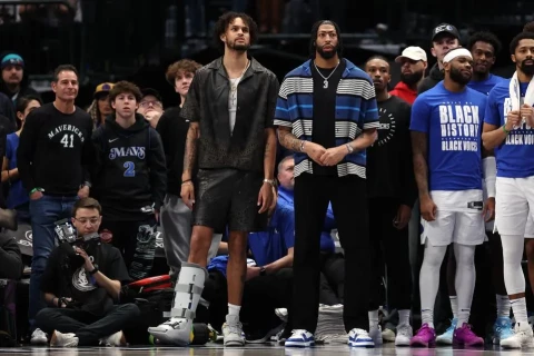 Dallas Mavericks” баг бэртлийн асуудалтайгаар бэлтгэлээ эхэлнэ