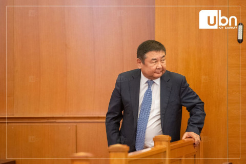 Д.Ганбат: Манайд дампуураагүй салбар үлдсэн юм уу