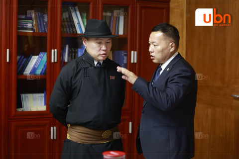 ШУУД: Ардчилсан намын Улс төрийн зөвлөлийн өргөтгөсөн хуралдаанаас гарсан шийдвэрүүдийг танилцуулж байна