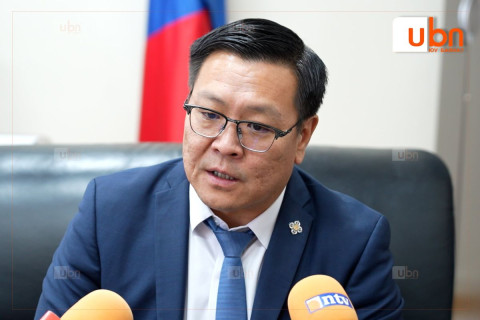 Б.Баярбаатар: Намын даргын өрсөлдөөн сая хэрээс хэтэрлээ. М.Энхболд, С.Баяр нарын өрсөлдөөн жудагтай явагддаг байлаа