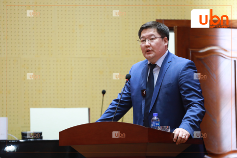 Д.Мөнх-Эрдэнэ: Зарим улстөрчдийн албан тушаалын төлөөх тэмцэл Үндсэн хуулийн зохицуулалтыг зөрчиж, төрийн үйл ажиллагаанд буруу жишиг, зарчим тогтоож болзошгүй байна
