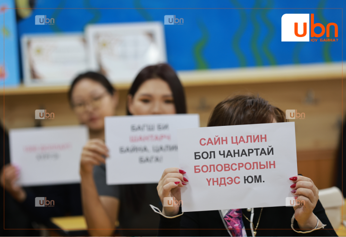 БАГШ НАРЫН АЖИЛ ХАЯЛТААС: Сарын 1.4 сая төгрөгийн цалинтай багш Солонгост “Чонсу“ буюу айл цэвэрлээд сард 10 сая төгрөг авдаг гэв