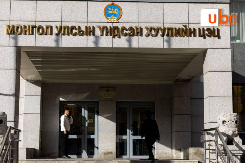 Үндсэн хуулийн цэцийн дунд суудлын хуралдааныг хойшлууллаа