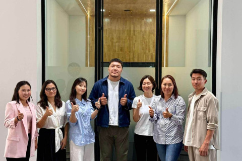 Physical Asia шоуны сэлгээний тамирчнаар улсын заан М.Лхагвагэрэл, циркийн уран нугарагч О.Цэцэглэн нар оролцжээ