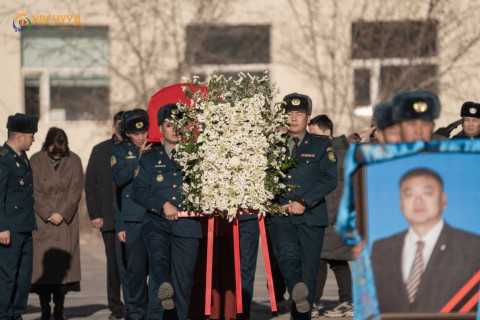 Увсын Засаг дарга асан С.Батжаргал агсныг сүүлчийн замд нь үдэж байгаатай холбогдуулан гашуудал зарлаж, 3 хоног Улаангом суманд архи худалдаалахыг хориглолоо