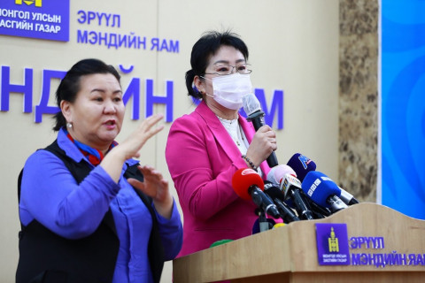 Д.Нарангэрэл: ХӨСҮТ-ийн эмч нарт ажлаасаа халшрах хам шинж ажиглагдаж байна