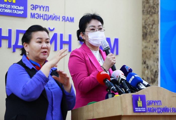 Д.Нарангэрэл: ХӨСҮТ-ийн эмч нарт ажлаасаа халшрах хам шинж ажиглагдаж байна