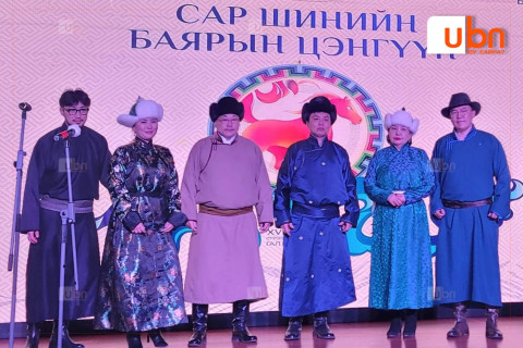 БЗД-ийн АН 1000 гаруй гишүүний хамт сар шинийн золголтоо өргөн дэлгэр зохион байгууллаа