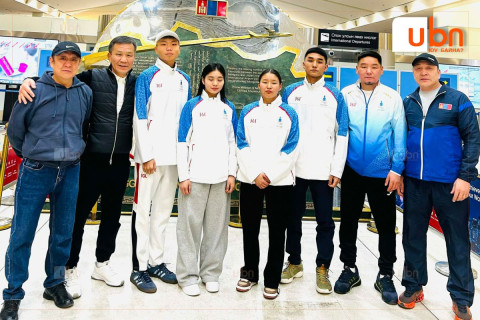 Залуу боксчид “Futures Cup” тэмцээнд оролцохоор эх орноосоо мордлоо