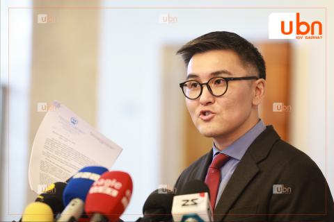 Ч.Лодойсамбуу: МАН-ын дарга Н.Учрал зүүн тийш байрандаа суу. УИХ ажлаа хиймээр байна