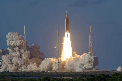 Artemis II төслийн сансрын хөлөг амжилттай хөөрлөө