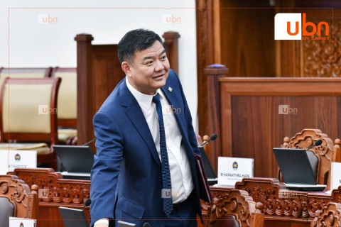 Р.Батболд: Ерөнхий сайд руу “ИЗНН-ын дарга солигдсон шүү” гэх агуулгатай бичиг явуулсан ч засагт хамтрахад нөлөөлөх хэмжээний зүйл биш