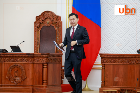 ЧУУЛГАН: АН-ын гишүүд Ерөнхий сайдаас “Авлигажуулсан Монгол” сэдвээр асуулт асууж байна