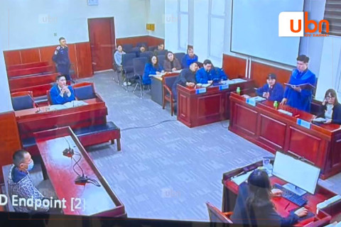 ШҮҮХ ХУРАЛ: Жирэмсэн эмэгтэйг 4 настай охинтой нь хөнөөсөн гэх М.Батчулуунд холбогдох хэргийн шүүх хурал хаалттай үргэлжлэхээр боллоо
