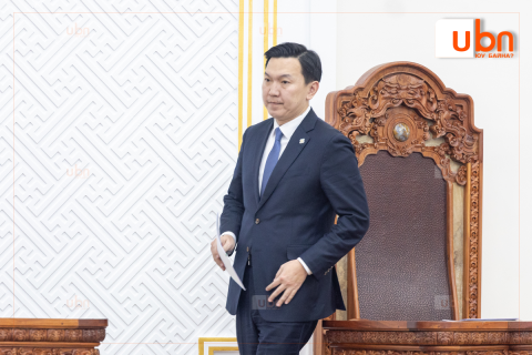 “Н.Учрал том төслүүдийг зогсоож байна гэж сошиалаар сэвээд нэмэргүй“