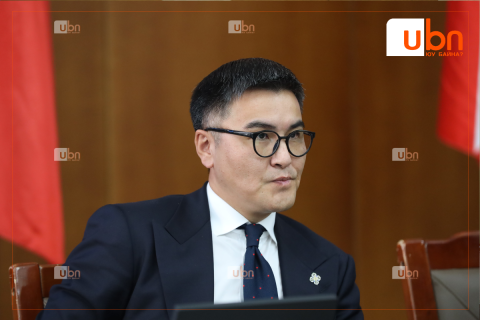 Ч.Лодойсамбуу: О.Амгаланбаатар гишүүн ээ, та эхлээд Говь-Алтай аймагтаа үндэсний триатлон зохион байгуулаад үз